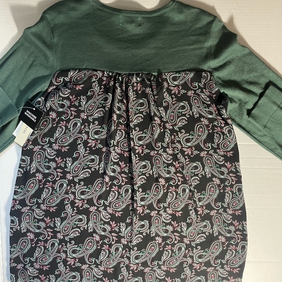 NWT 52 Seven Evergreen Crew Neck Sweater w/ Paisley Back High-Low Hem Size Med - Picture 10 of 16